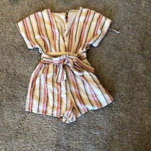 Women’s American eagle romper size small
